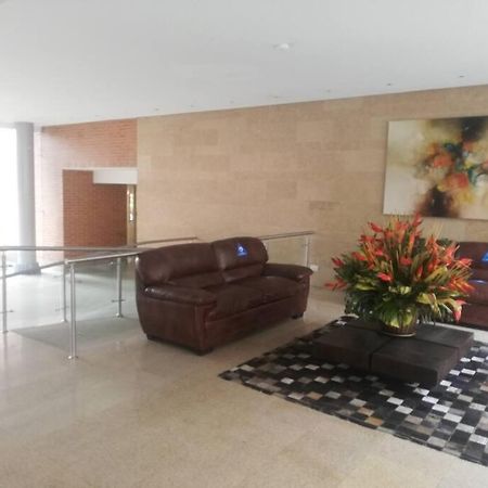 شقة Hermosa Habitacion Privada En Conjunto Residencial Cerca Al Aeropuerto Y Terminal De Bogota, Zonas Comunes Se Comparten Con 1 Persona المظهر الخارجي الصورة